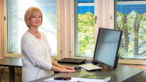 Satu Rytsä-Korpela toimistossaan