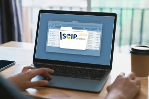 Tietokone, jonka ruudulla näkyy SCIP-tietokannan logo kansion päällä